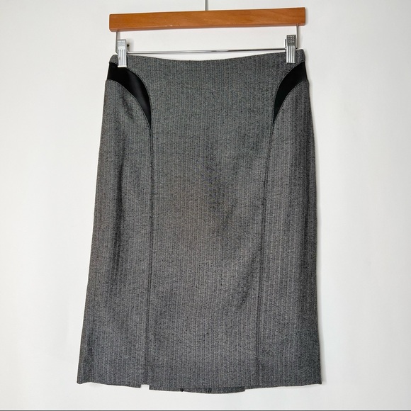 BEBE MIDI SKIRT KNEE LENGTH SIZE 0 BUSINESS CASUAL BLACK WHITE - Picture 1 of 6
